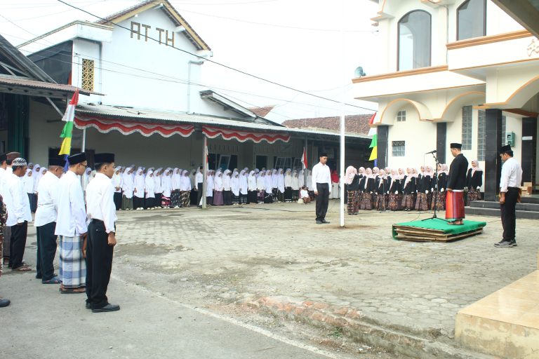 Hurriyyatul ‘Ilmi wat Ta’allum dan Hurriyyatul ‘Amal Bagi Santri